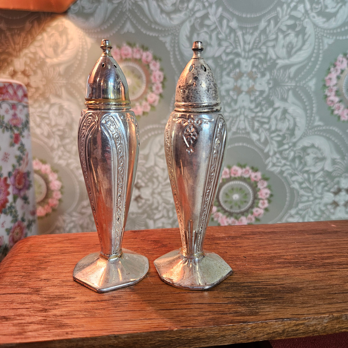 W.B. Mfg. Co. 1929 Silver Plate Salt Pepper Shakers