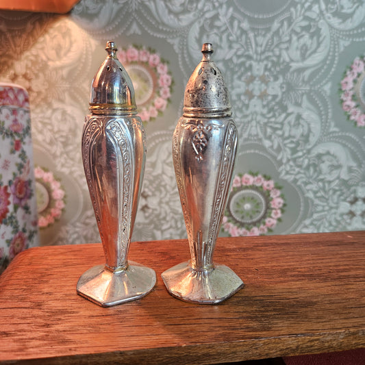 W.B. Mfg. Co. 1929 Silver Plate Salt Pepper Shakers
