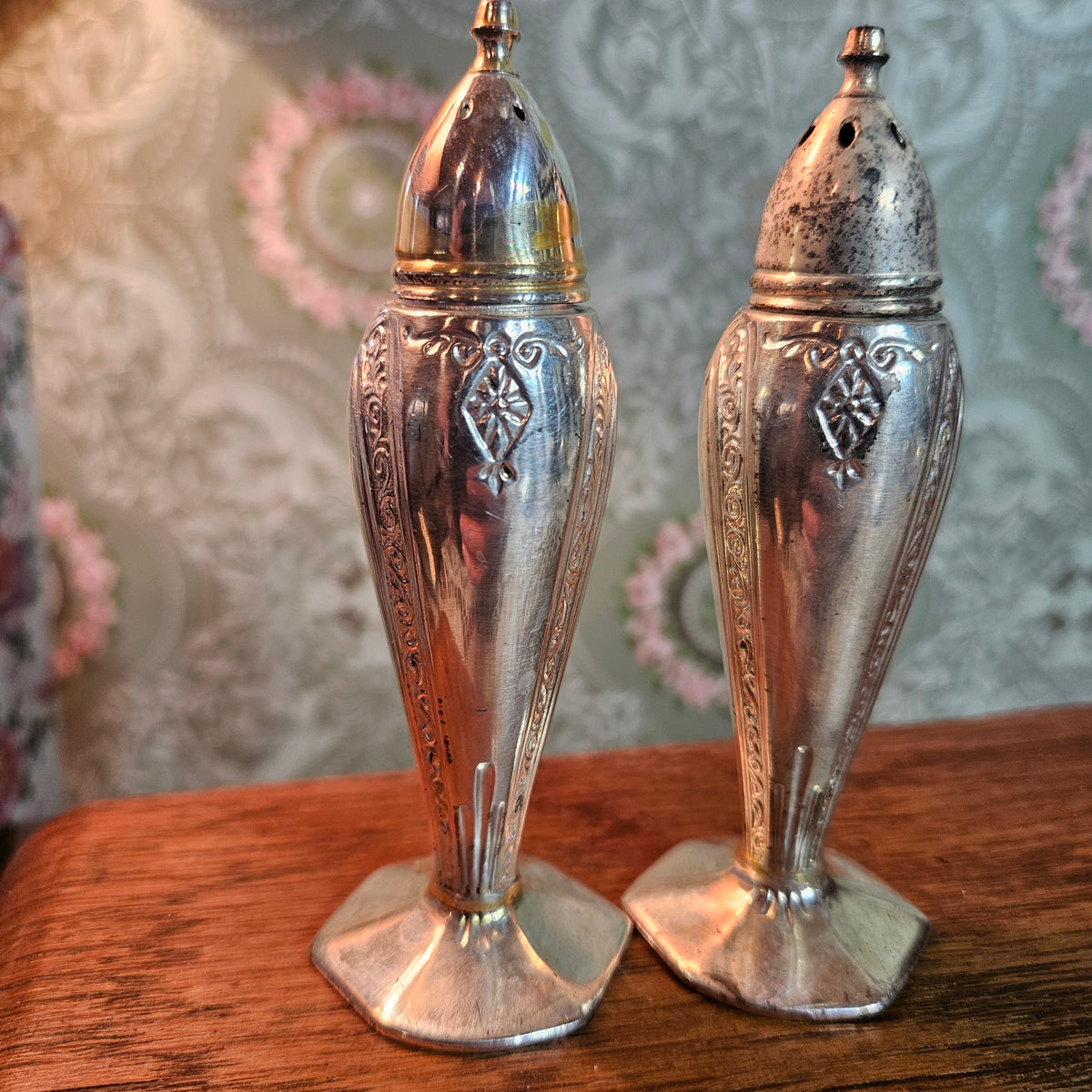 W.B. Mfg. Co. 1929 Silver Plate Salt Pepper Shakers