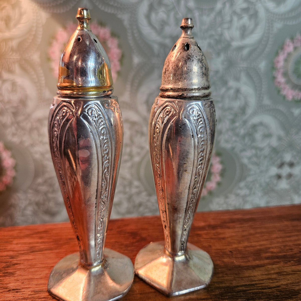 W.B. Mfg. Co. 1929 Silver Plate Salt Pepper Shakers