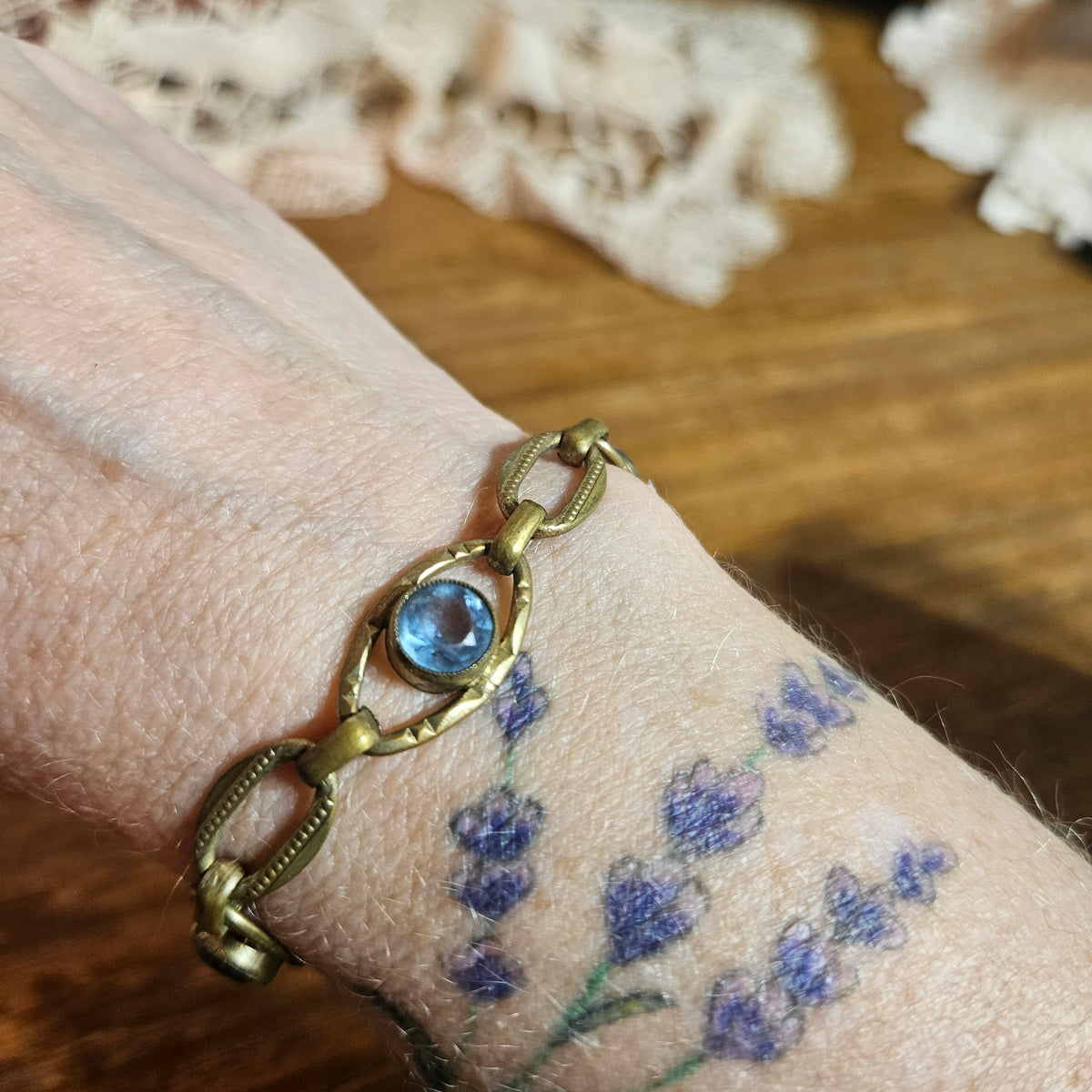 Gold Tone Blue Cabochon Link Bracelet