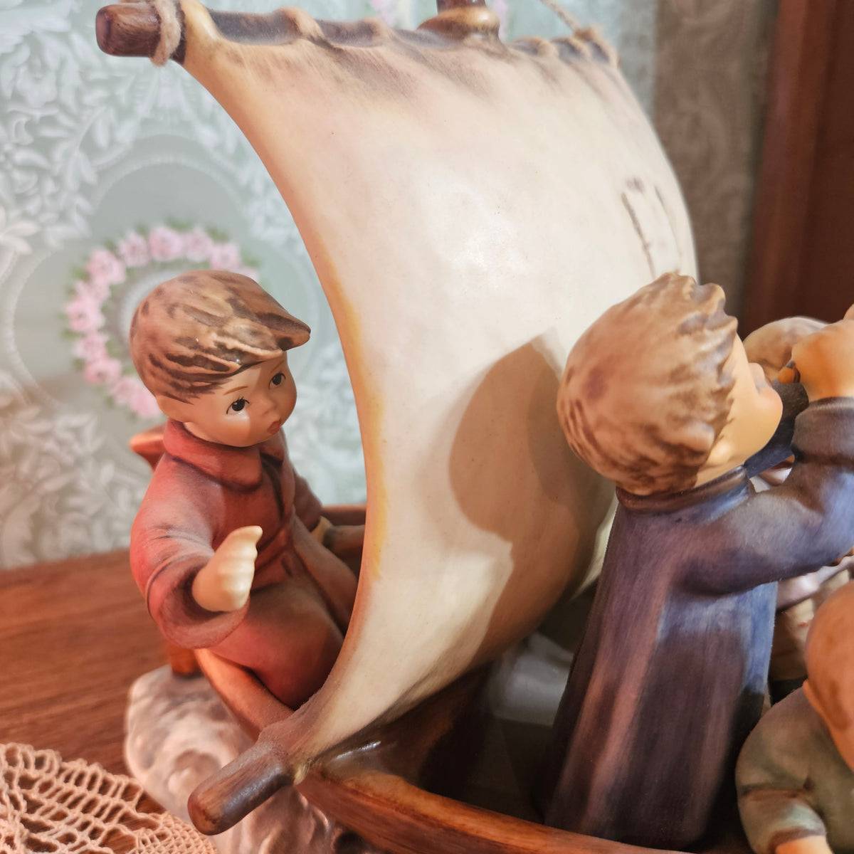 Goebel Hummel 530 Land in Sight Large Figurine with Box