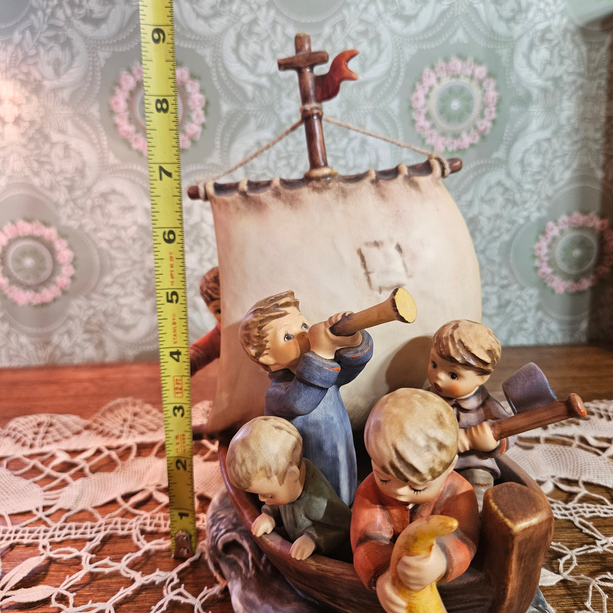 Goebel Hummel 530 Land in Sight Large Figurine with Box