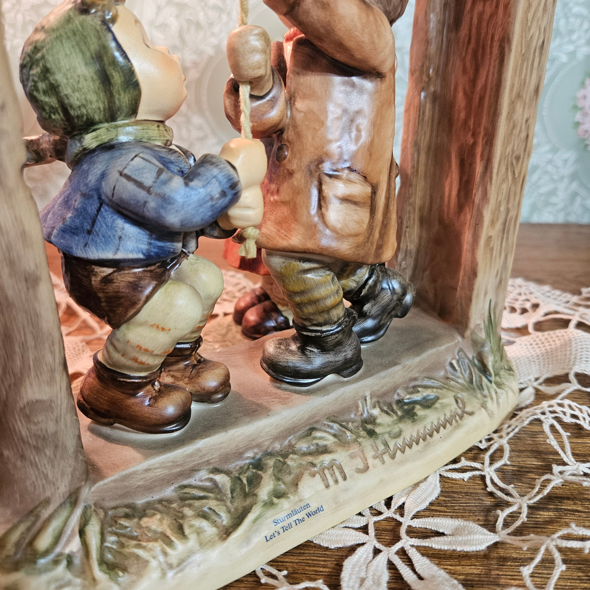 Goebel Hummel 487 Let’s Tell the World Figurine with Box