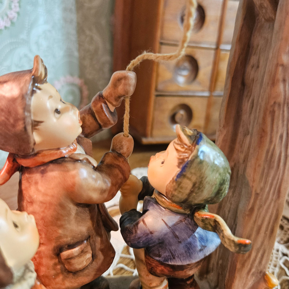 Goebel Hummel 487 Let’s Tell the World Figurine with Box