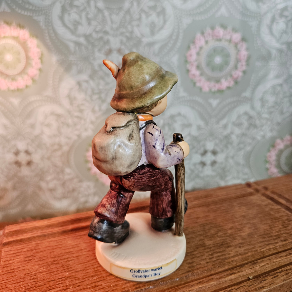 Goebel Hummel Grandpa's Boy Hum 562 First Issue 1991 with Box