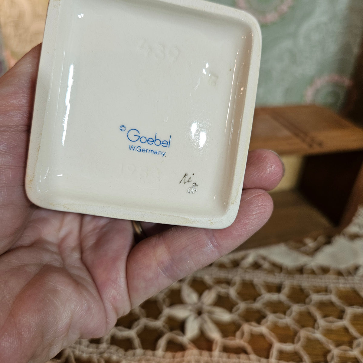 Goebel Hummel A Gentle Glow Hum 439 Candleholder with Box