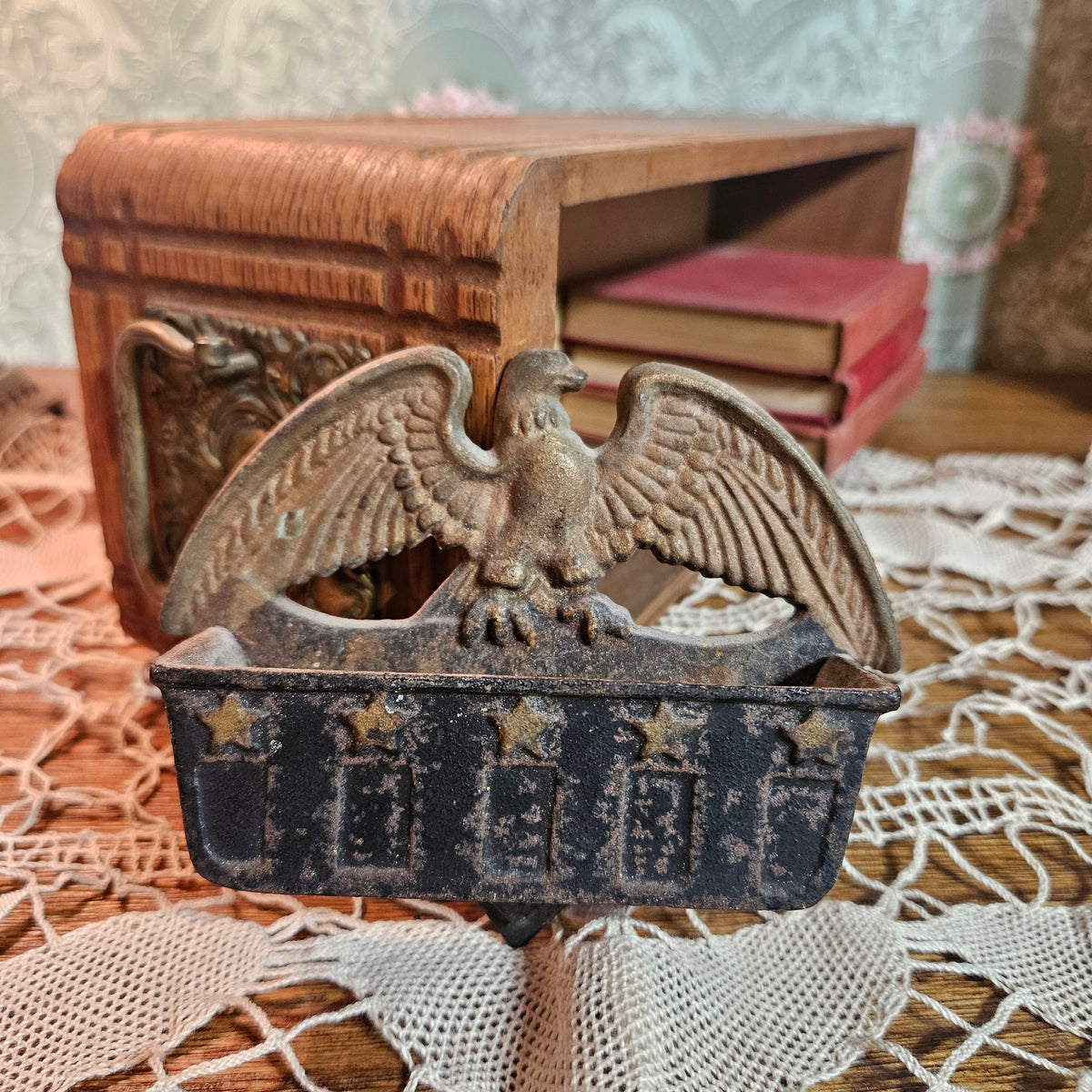 Style Cast Iron Eagle Wall Match Holder