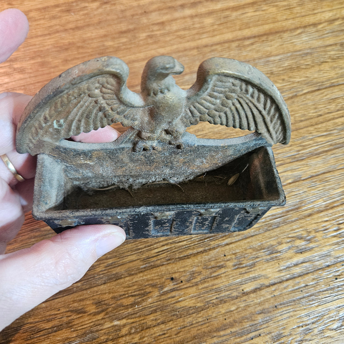 Style Cast Iron Eagle Wall Match Holder
