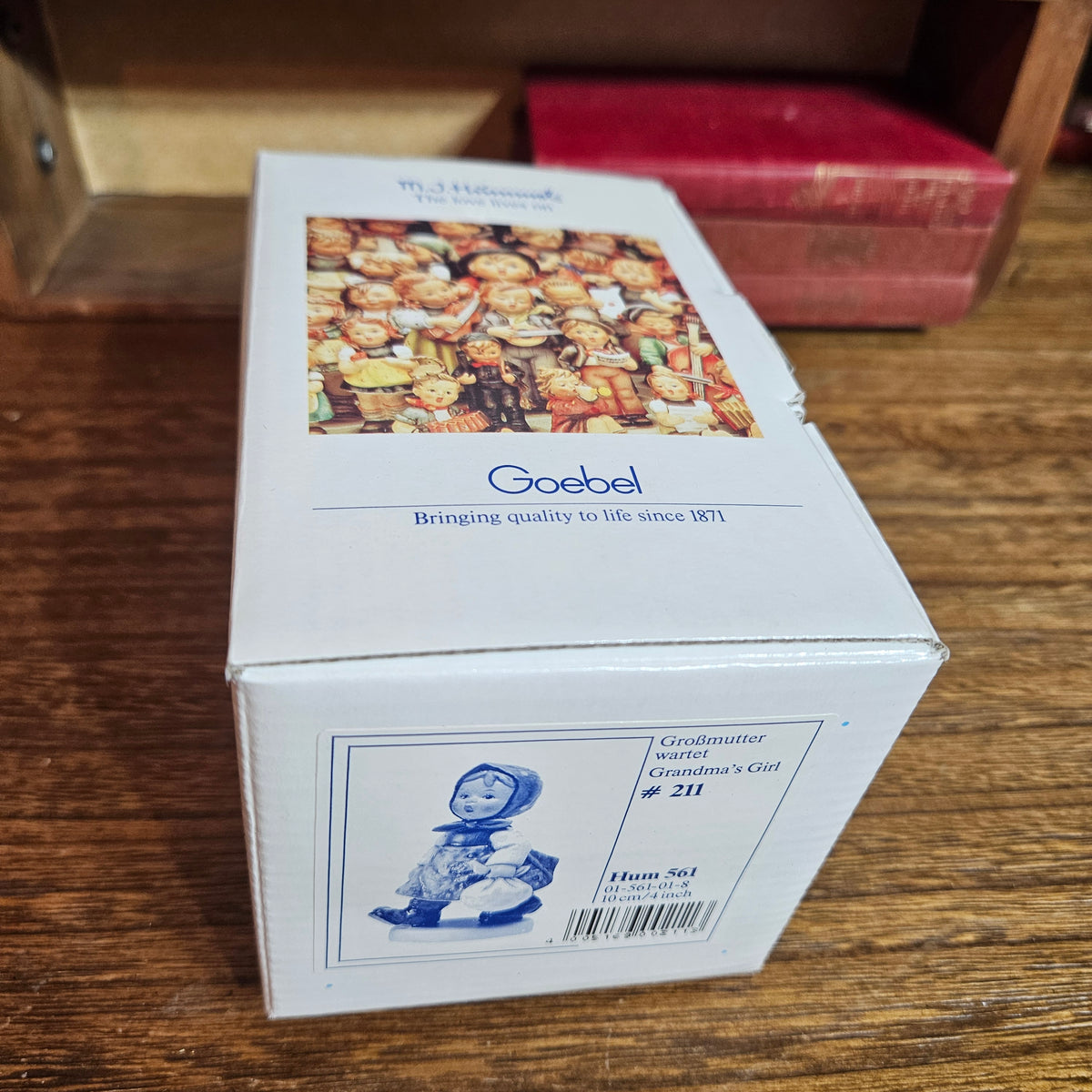 Goebel Hummel Grandma's Girl #561 1991 First Issue Boxed