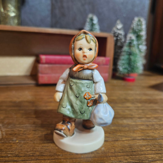 Goebel Hummel Grandma's Girl #561 1991 First Issue Boxed