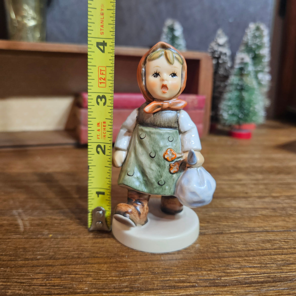 Goebel Hummel Grandma's Girl #561 1991 First Issue Boxed