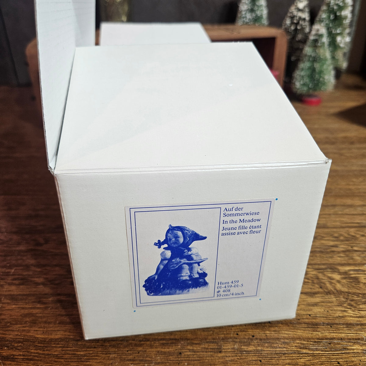 Goebel Hummel In the Meadow #459 Figurine Boxed TMK-6