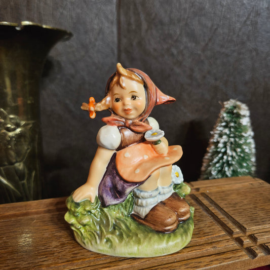 Goebel Hummel In the Meadow #459 Figurine Boxed TMK-6