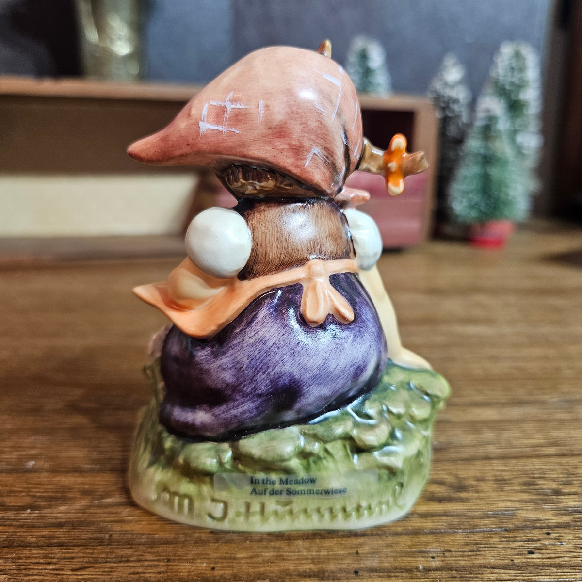Goebel Hummel In the Meadow #459 Figurine Boxed TMK-6