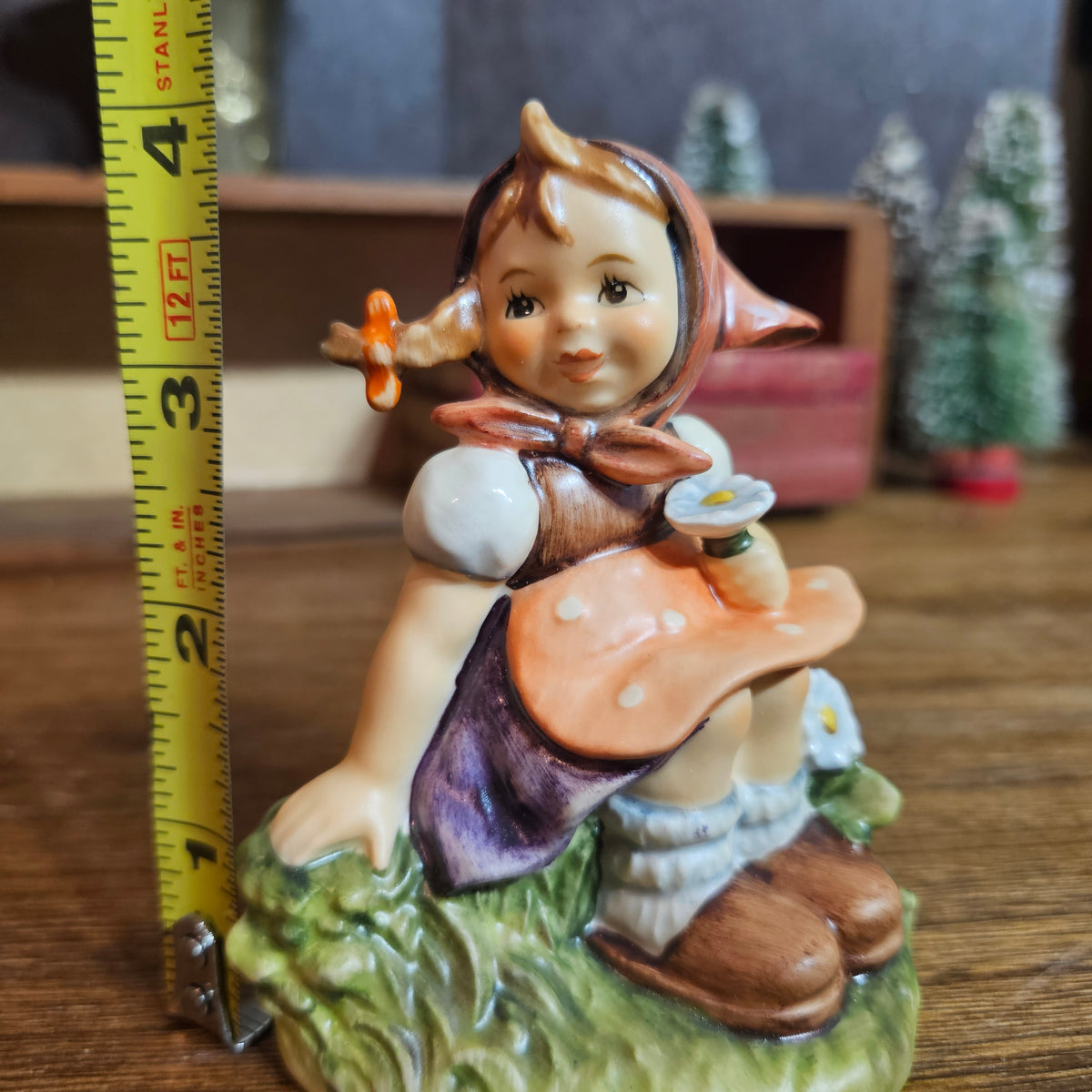 Goebel Hummel In the Meadow #459 Figurine Boxed TMK-6