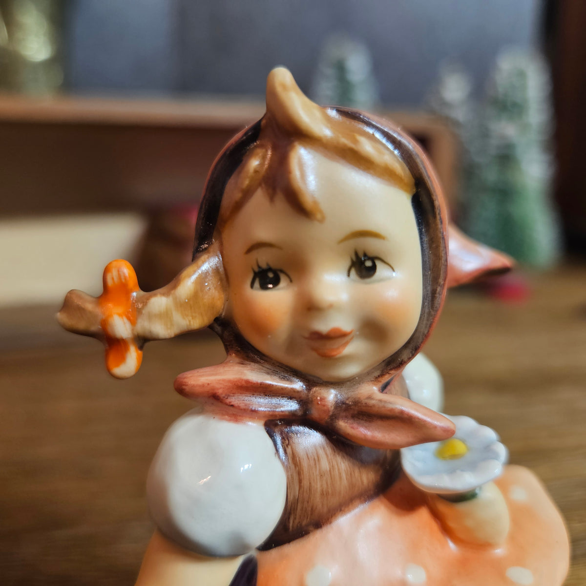 Goebel Hummel In the Meadow #459 Figurine Boxed TMK-6