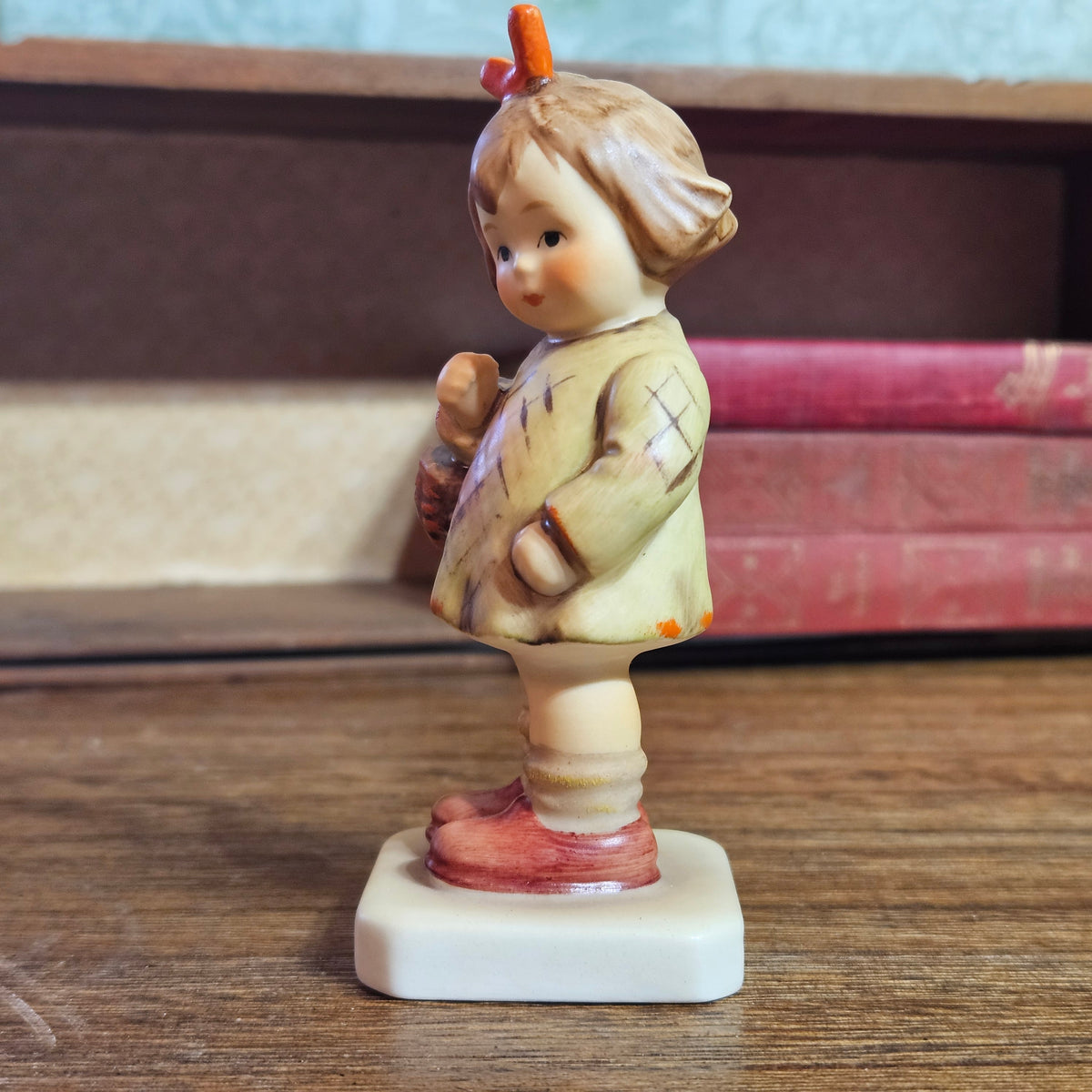 Goebel Hummel I Brought You a Gift 479 Figurine