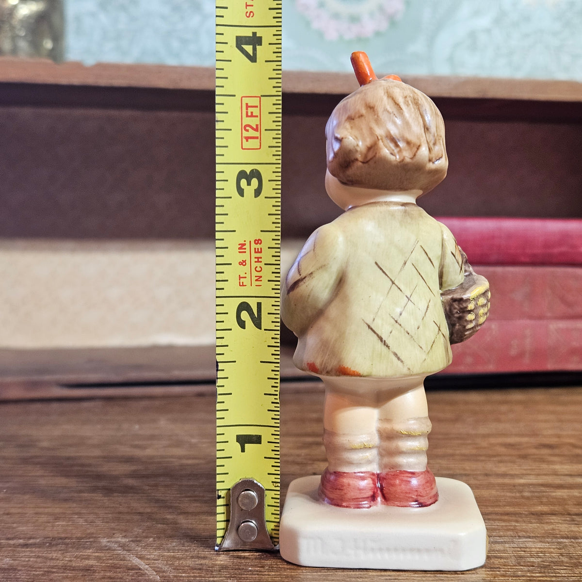 Goebel Hummel I Brought You a Gift 479 Figurine