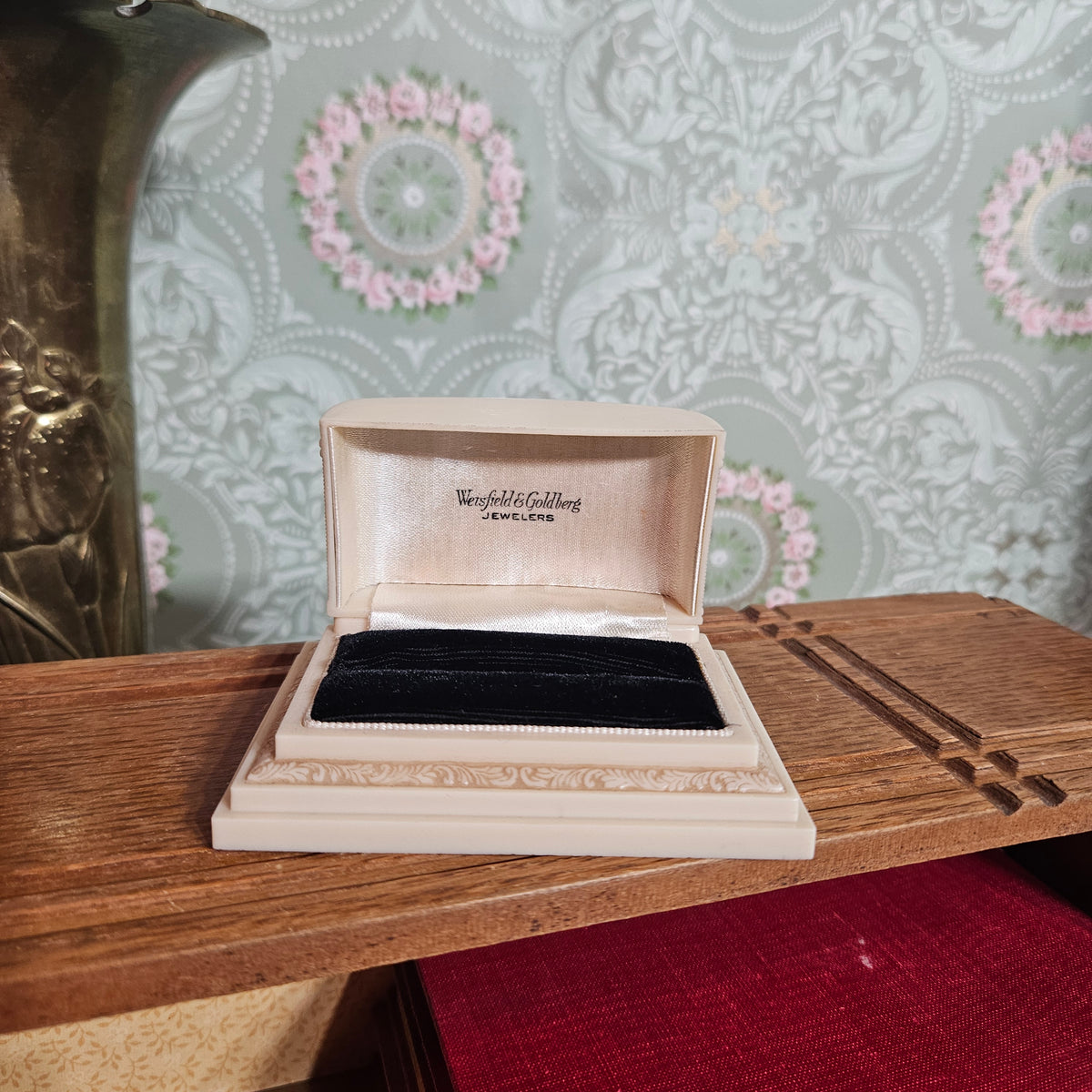 Vintage Weisfield & Goldberg Jewelers Ornate Jewelry Presentation Box