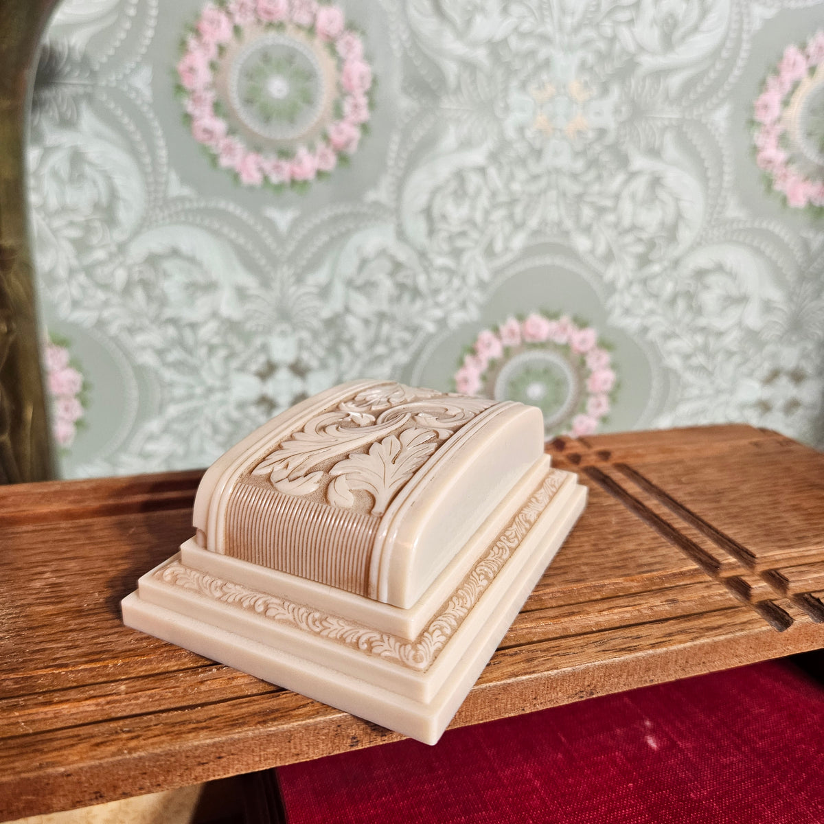 Vintage Weisfield & Goldberg Jewelers Ornate Jewelry Presentation Box