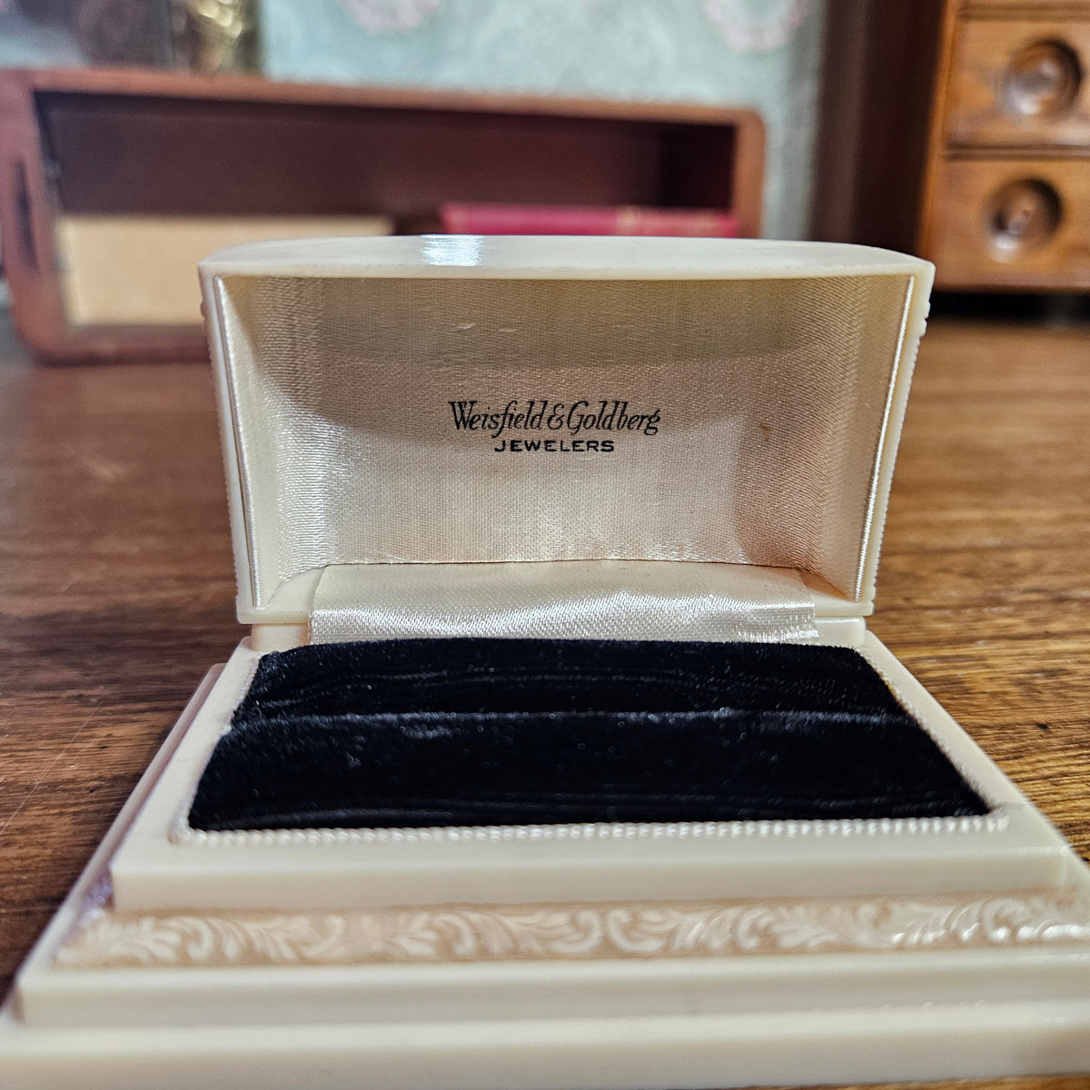 Vintage Weisfield & Goldberg Jewelers Ornate Jewelry Presentation Box