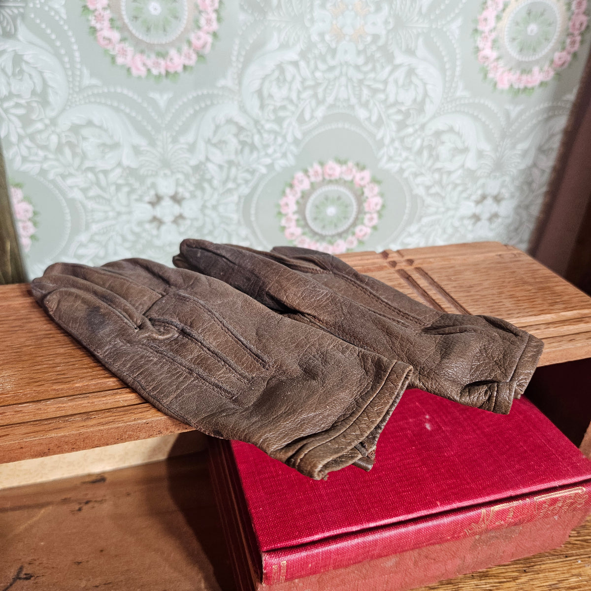 Vintage Reynolds Brown Leather Driving Gloves – Well Worn Patina