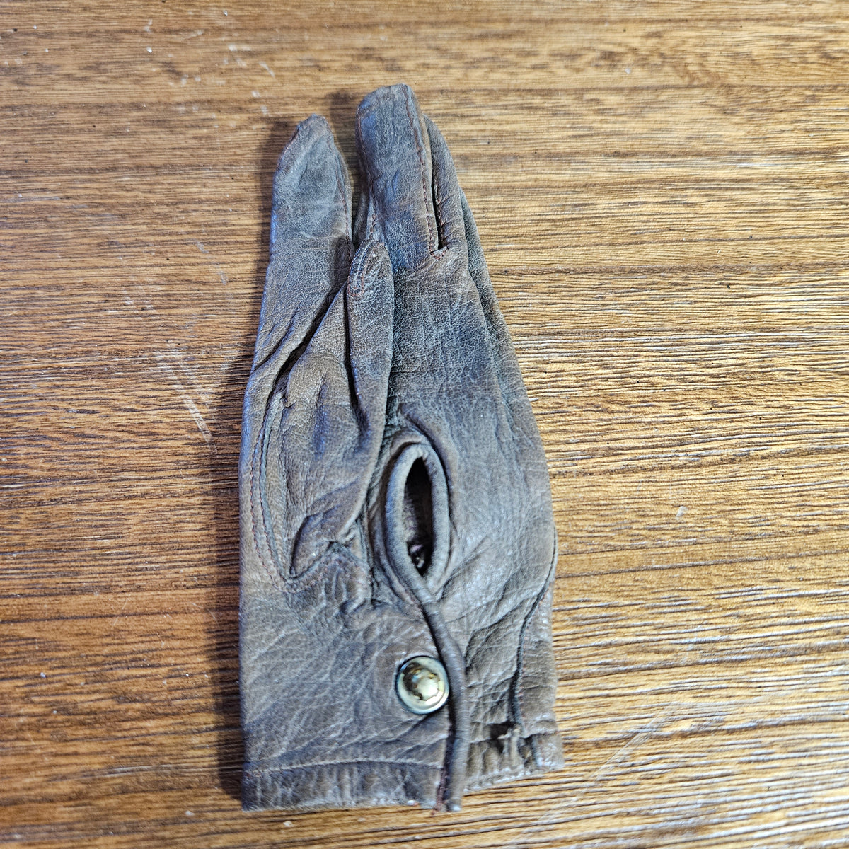 Vintage Reynolds Brown Leather Driving Gloves – Well Worn Patina