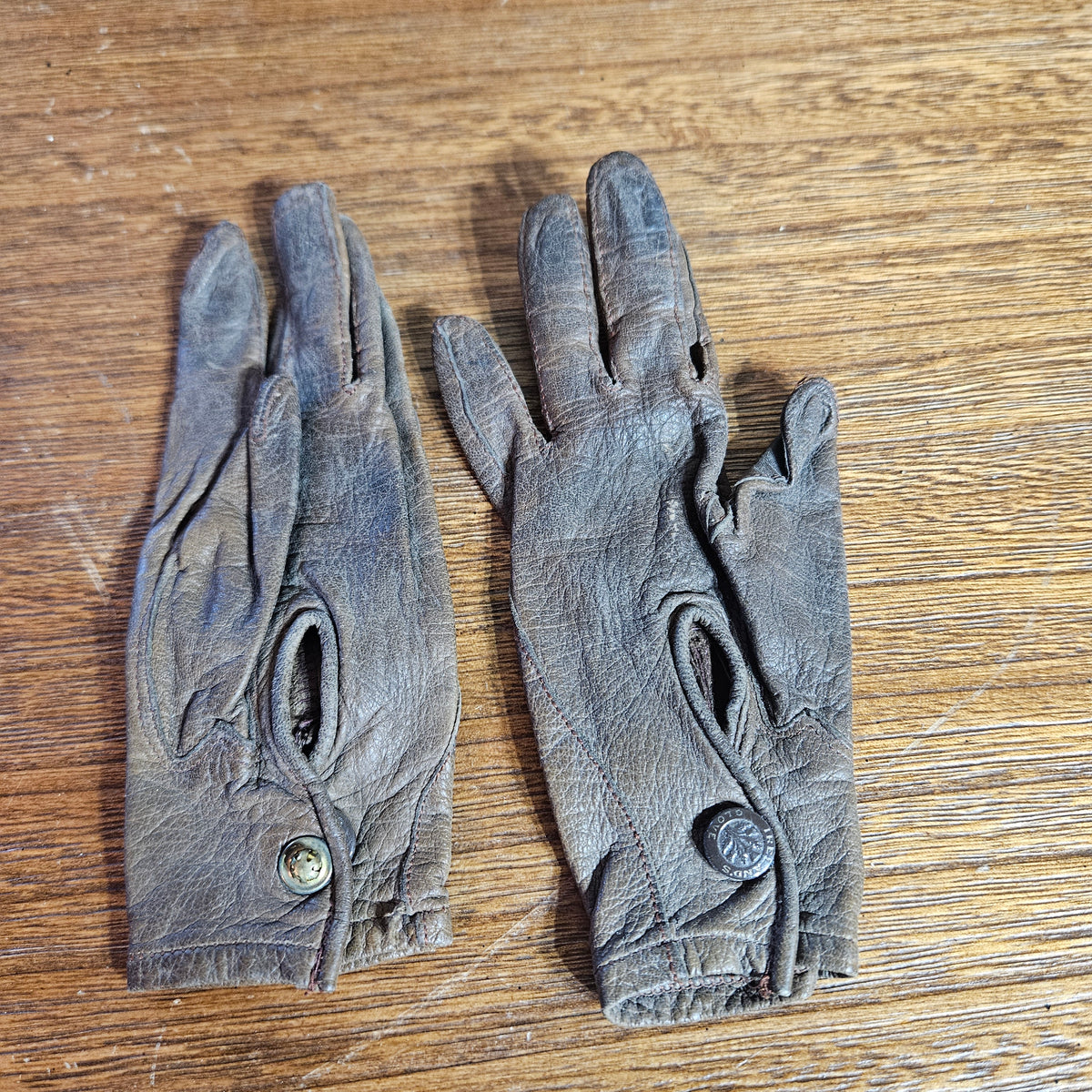 Vintage Reynolds Brown Leather Driving Gloves – Well Worn Patina