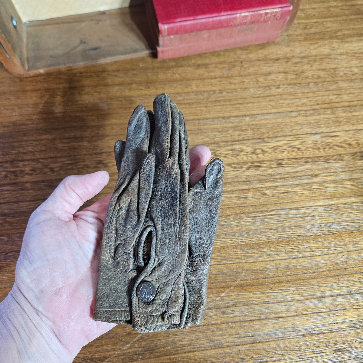 Vintage Reynolds Brown Leather Driving Gloves – Well Worn Patina