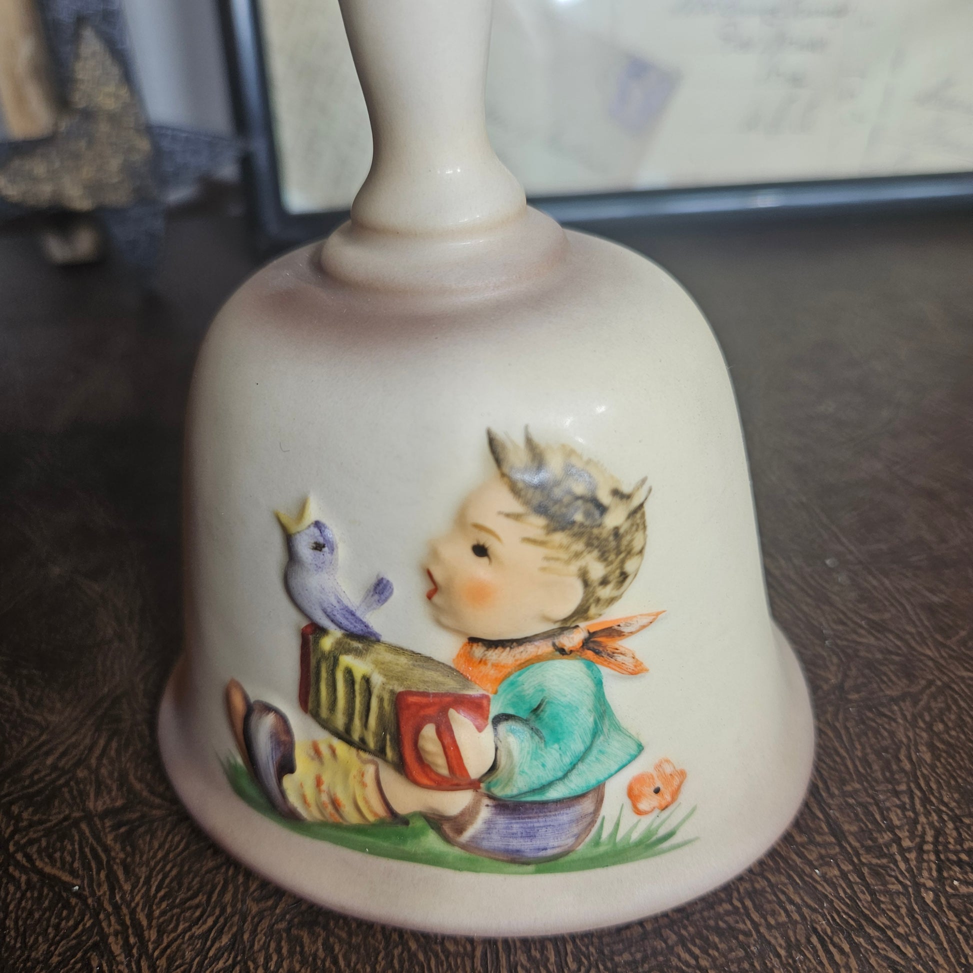 M I Hummel annual bell 1978 Goebel Germany pattern detail