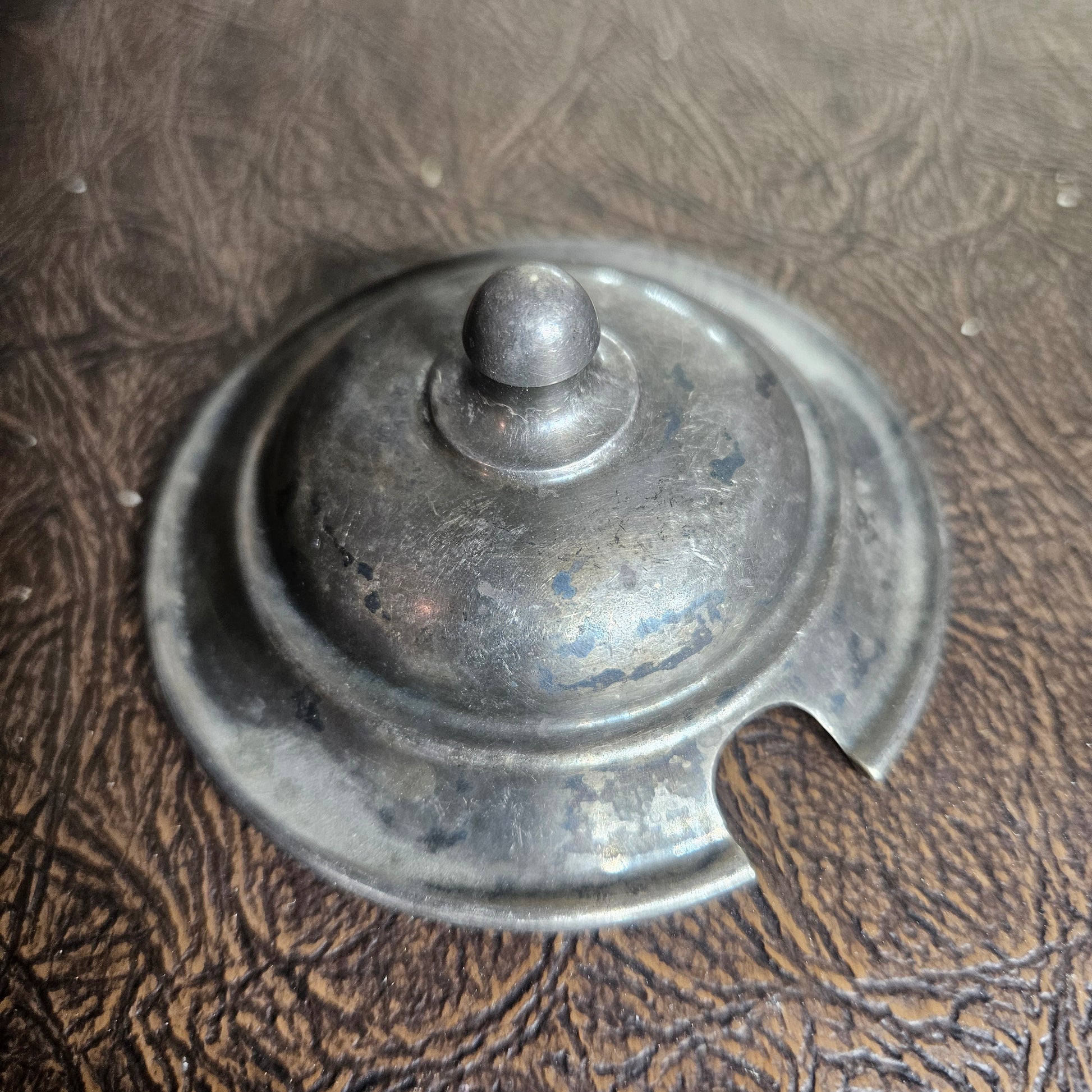Vintage silverplate creamer and sugar bowl ornate set lid detail