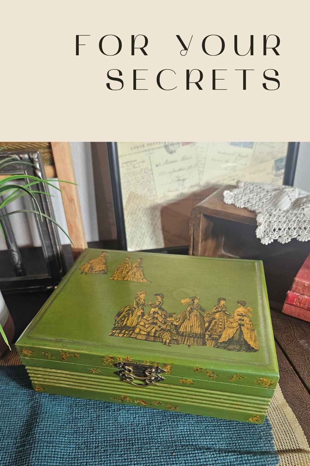 Green Victorian Style Jewelry Box